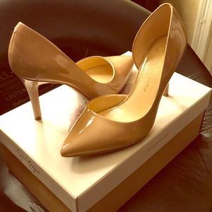 Jessica Simpson pumps